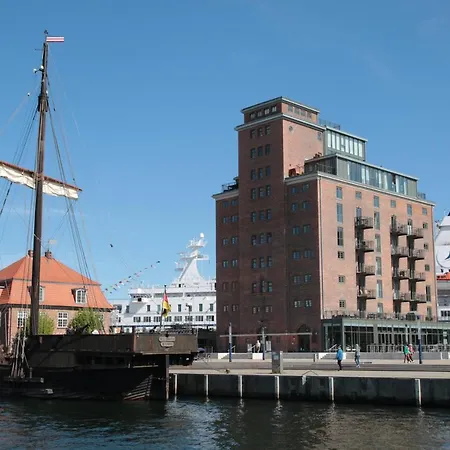 Meerblick, Balkon Und Private Sauna Im Historischen Getreidespeicher Wismar Exterior photo